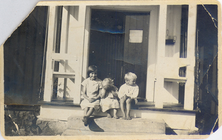 Rut, Siri och Georg, cirka 1927-28. 