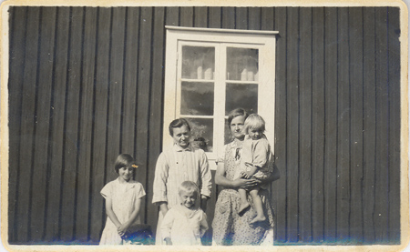 1927-28: Ruth, George, mamma Elin, Märta, Siri