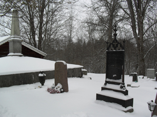 Mellan Arlberg och Munktell är gravplatsen för Bergströms från Gammelbo Gård